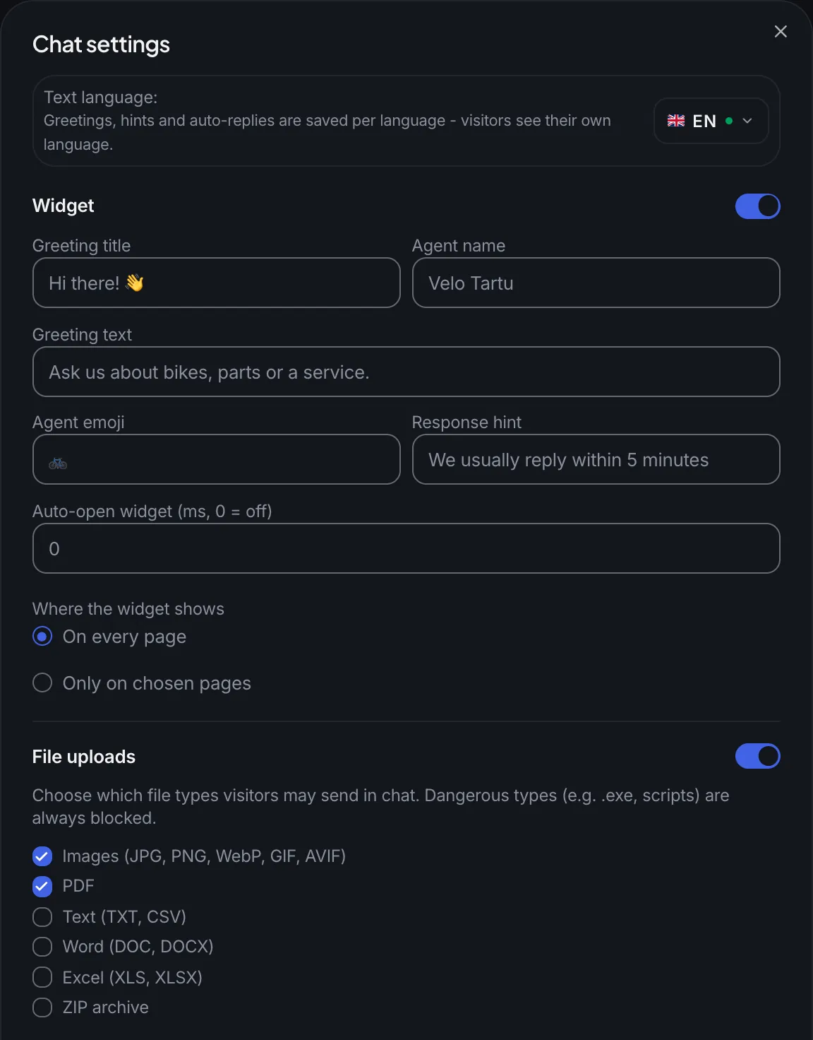 The chat settings: the greeting, the name and the reply time per language, where the chat box shows and which files visitors may send